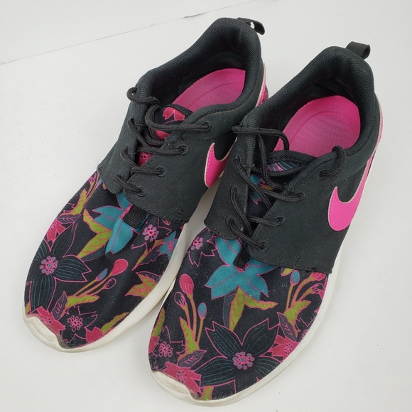 Nike Shoes - Nike 749986 061 Roshe Floral Print Sneakers